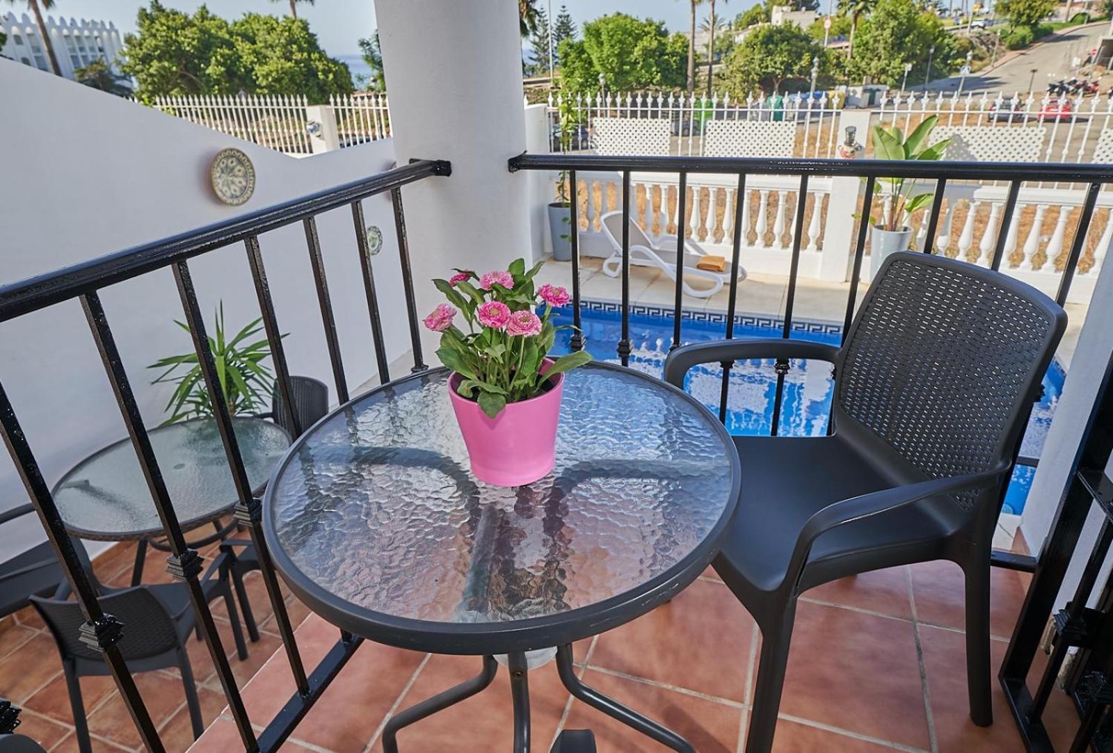 Villa Pura - Private Jacuzzi & Heated Pool Нерха Екстериор снимка