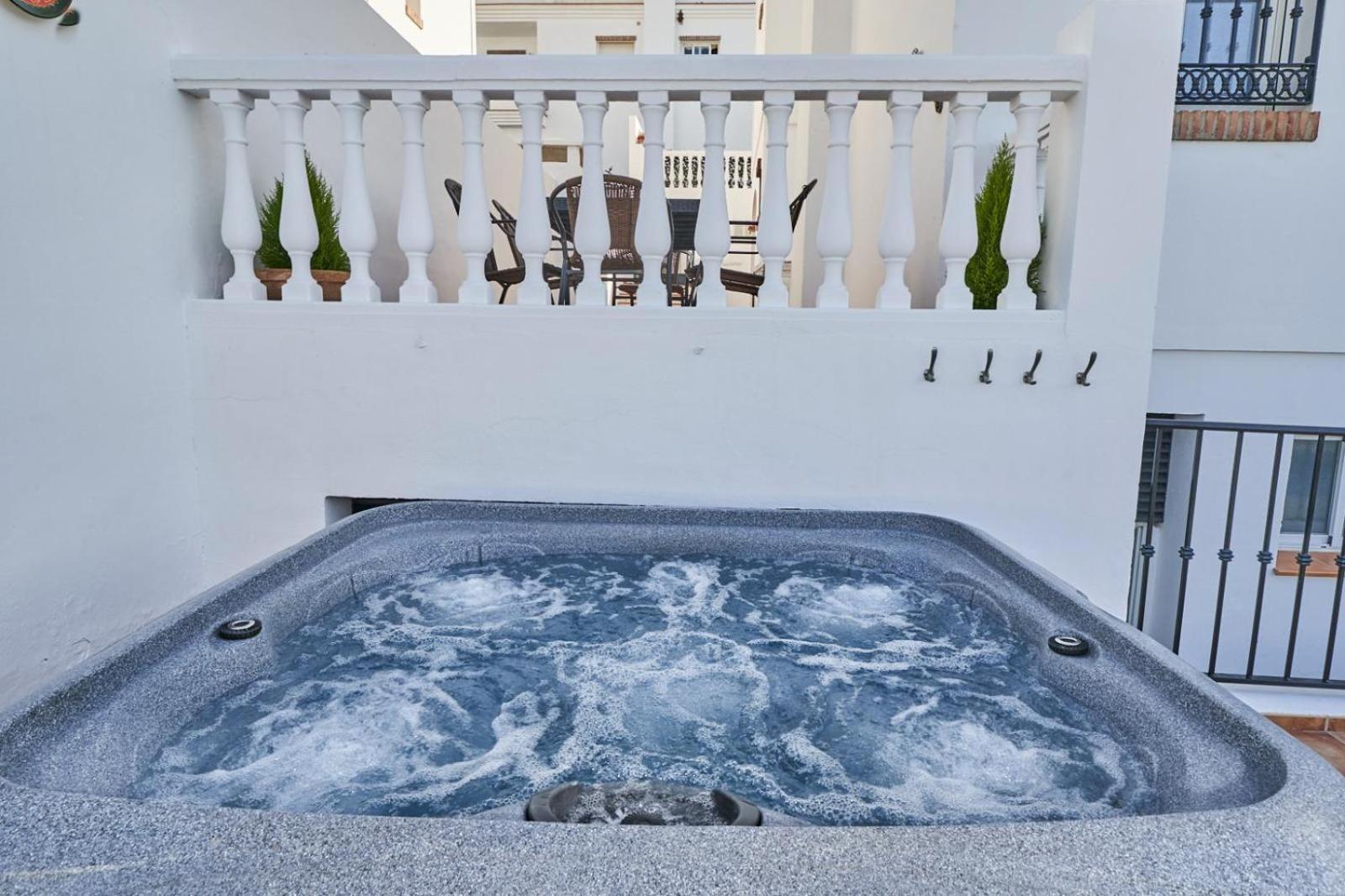 Villa Pura - Private Jacuzzi & Heated Pool Нерха Екстериор снимка